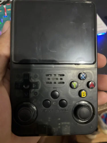 Recensione della console per videogiochi portatile retrò R36S