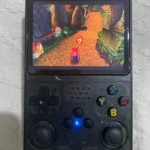 R36S Retro Handheld videopelikonsoli valokuvakatsaus