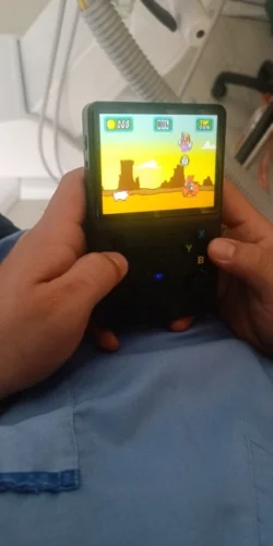 R36S Retro Handheld videopelikonsoli valokuvakatsaus