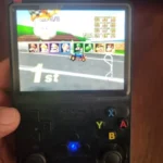 R36S Retro Handheld videopelikonsoli valokuvakatsaus