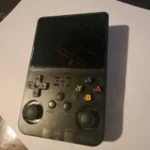 R36S Retro Handheld videopelikonsoli valokuvakatsaus