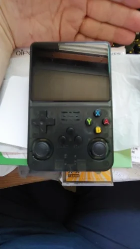 R36S Retro Handheld videopelikonsoli valokuvakatsaus