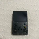 Recensione della console per videogiochi portatile retrò R36S