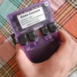 Reseña fotográfica de la consola de videojuegos portátil retro R36S