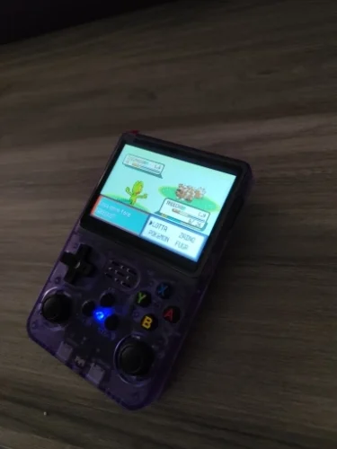 R36S Retro Handheld videopelikonsoli valokuvakatsaus